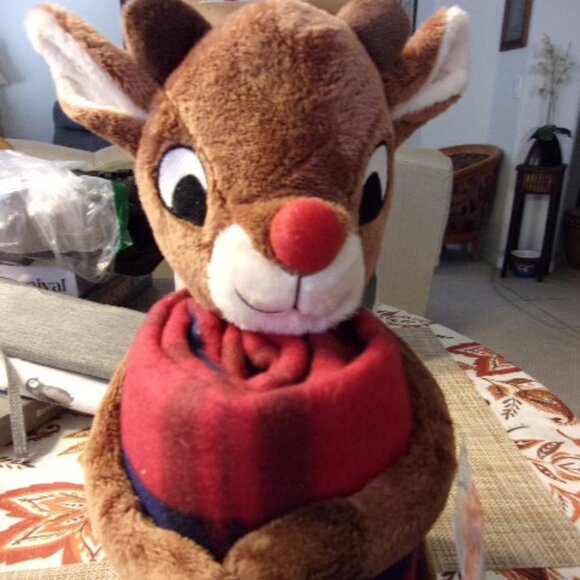 New  Rudolph plush  Throw blanket - Picture 4 of 6